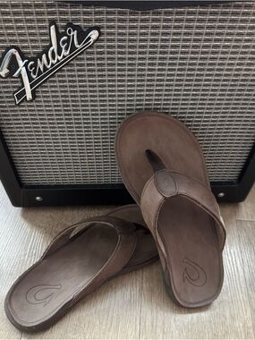 OluKai Tuahine Leather Flip Flops - Men’s 8